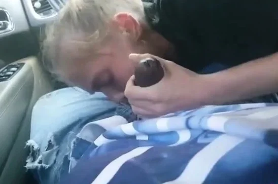 AMATEUR BLONDE SUCKING A BIG BLACK COCK IN A CAR