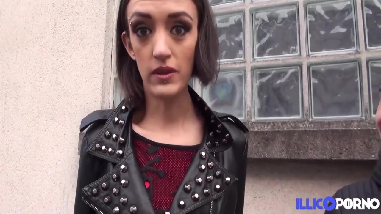 Marie, Petite Punk Donne Step son Cul Pour Camera 15 Min