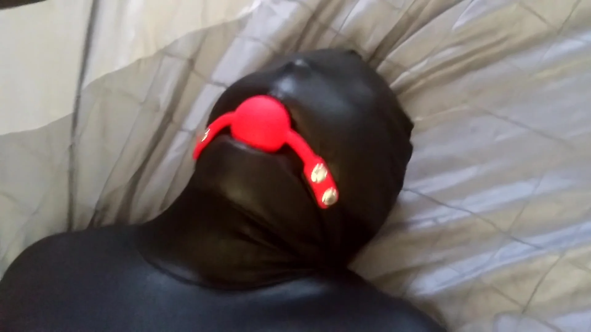 Isabels Zentai Bondage (2/2)