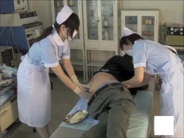 treatment of nurses with latex gloves