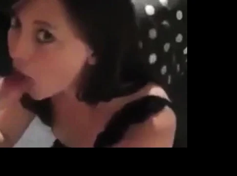Hot girlfriend gives a nice blowjob with a happy end