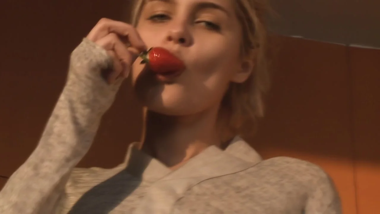 Blonde teen 18+ Girlfriend Gives A Pov Blowjob In A Hotel
