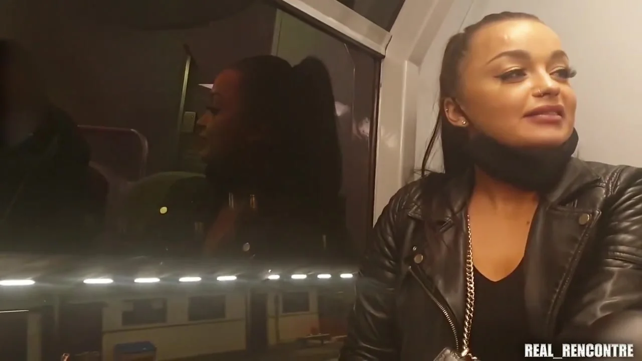 Touriste Ukrainienne Se Fait Baiser Dans Le Train Par 2 Inconnus: Squirt Sur Le Quai Et A Lhotel ! With Daphne Klyde