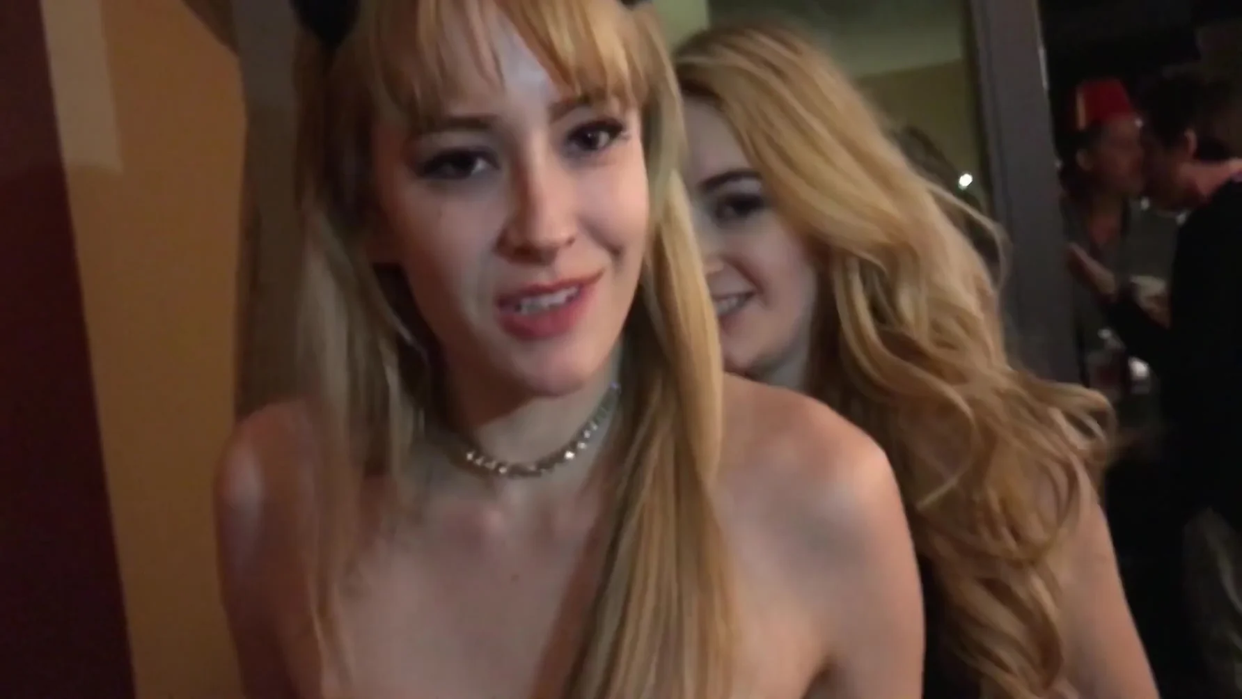 Smartykat314 - Ass Licking In A Crowd Of People