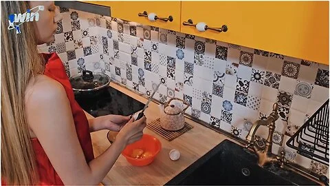 Nasty stepmom drills me in the arse and feeds me her jizz while preparing breakfast - HD XXX!