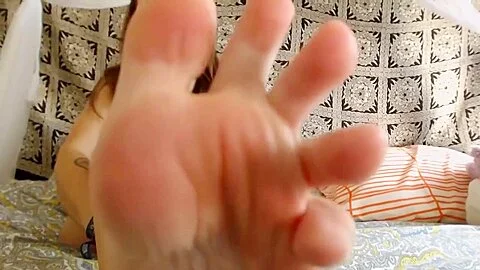 Chubby Brunette Spits On Her Sexy Toes And Shows It To The Cam
