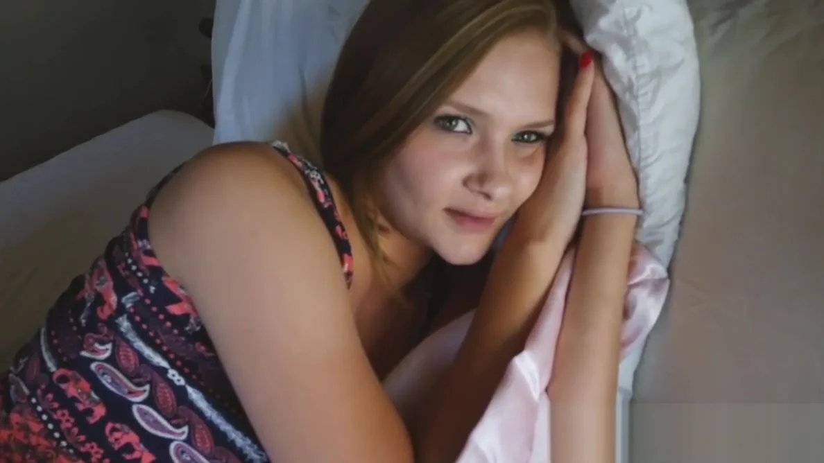 teen 18+ stepsister drips cum