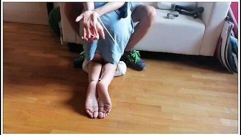 Exciting The Tv Technician With My Sexy Feet I Had To Give Him A Blowjob