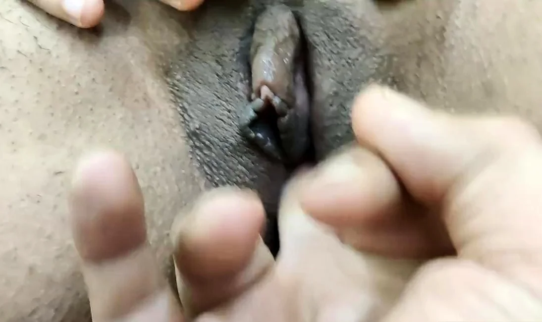 Husband caught sexy desi mallu wife in saree masturbating