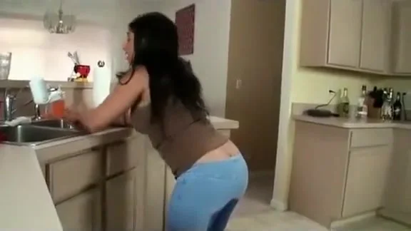 Latina housewife pisses in her pants while washing dishes