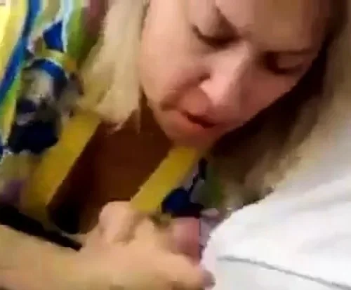 Milf sucks in car