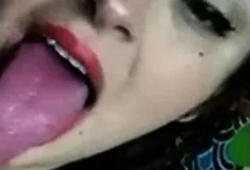 Long Tongue Teen Shows Off on Webcam