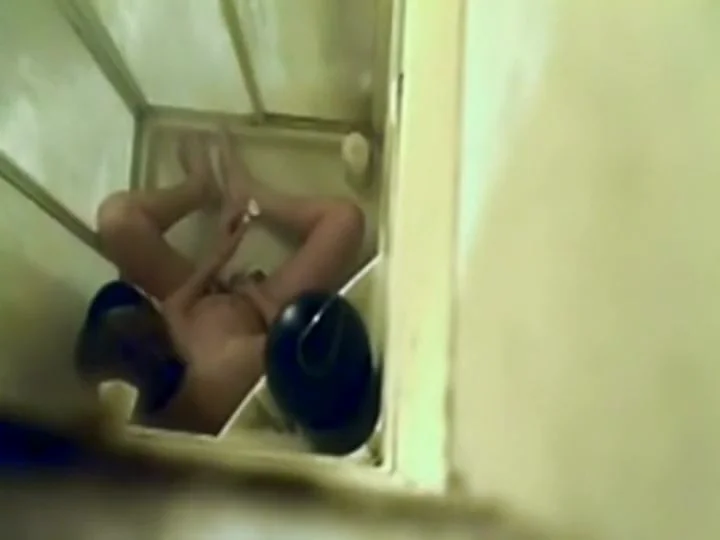 Hot masturbation caught in the shower