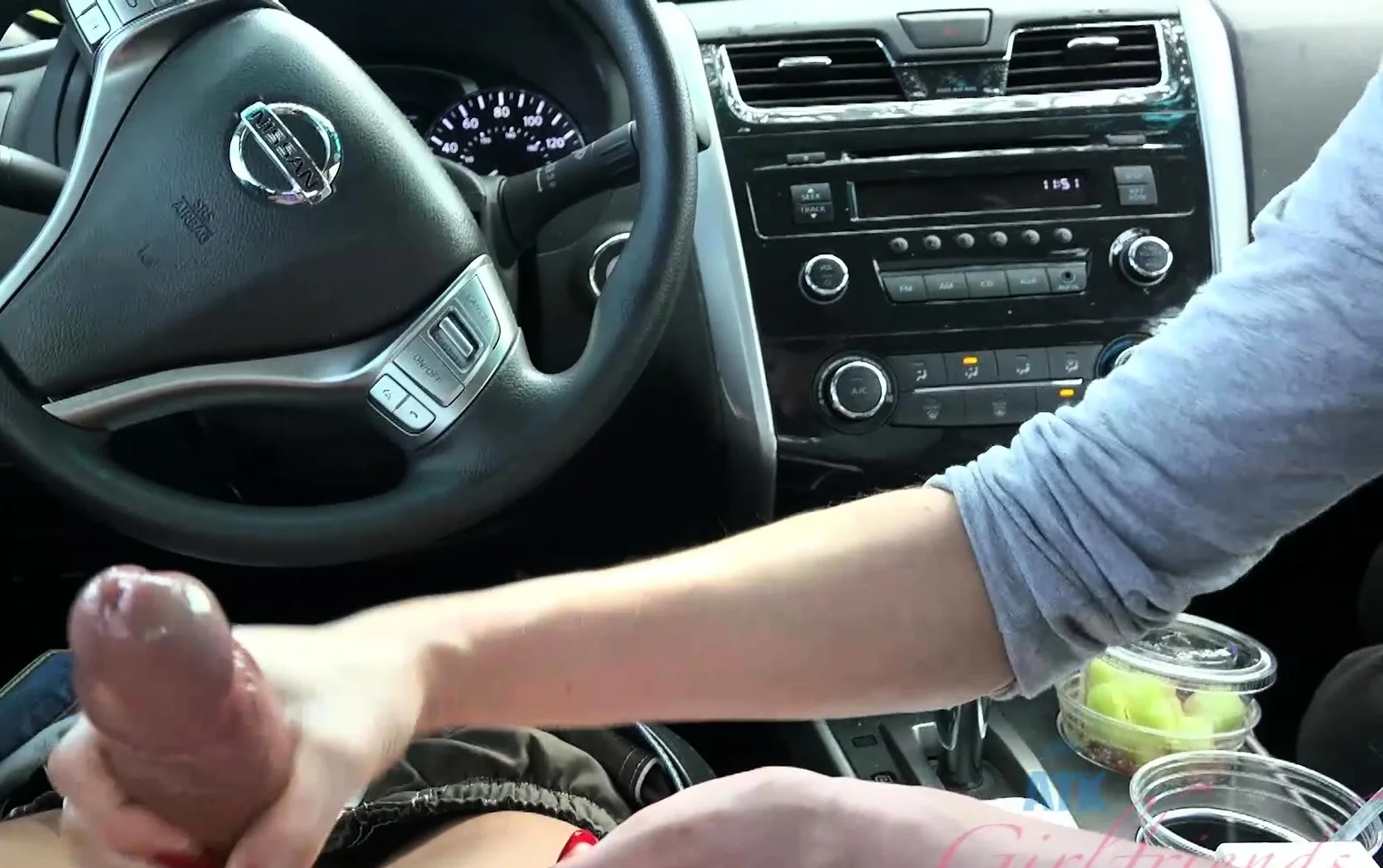 Real amateur gf and her guy hard fuck and cumshot outdoors