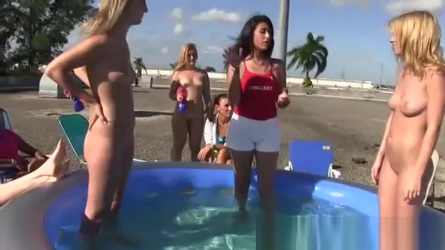 College amateur teens 18+ naked games