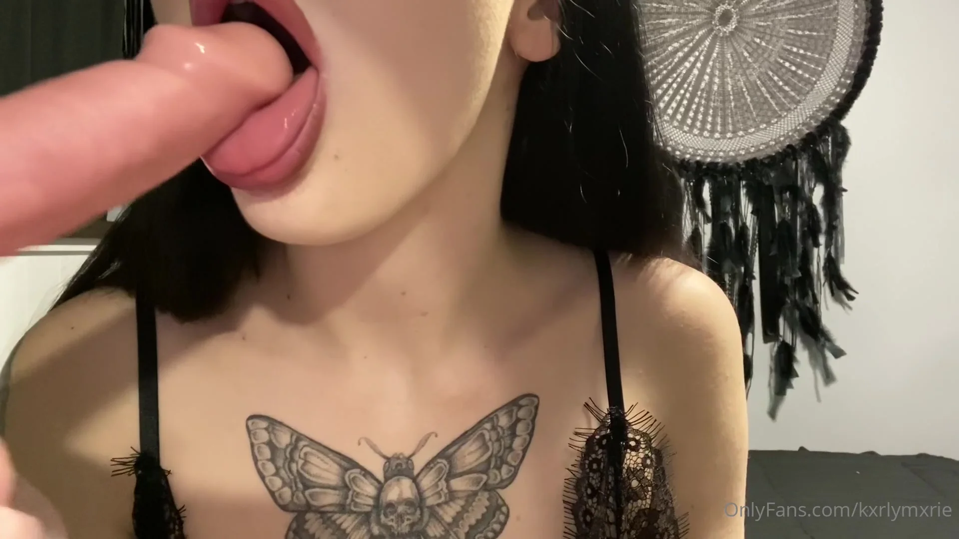 Kxrlymxrie Dildo Sucking