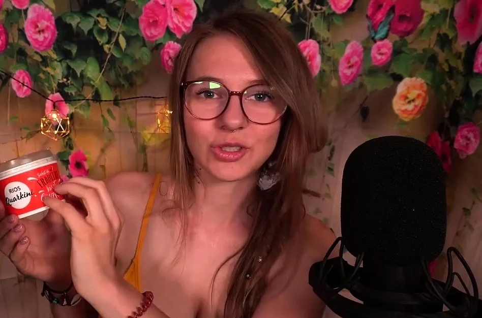 Soph Stardust ASMR Patreon Scratching Video