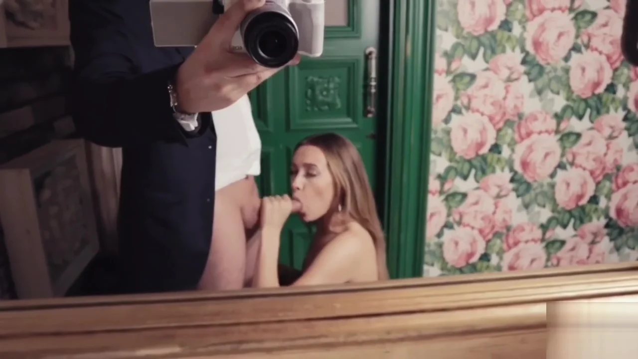 Cute Young Girl Sucking Cock And Swallow Cum In Public Restroom !