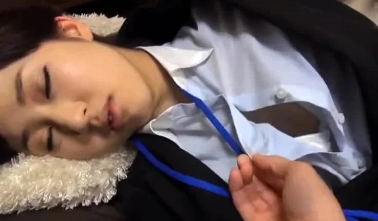 Coach fingering japanese teen pussy at the bench