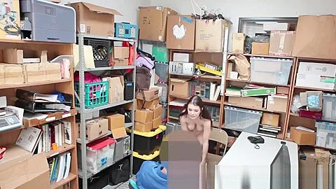 Shoplifting teen 18+ sucks cop
