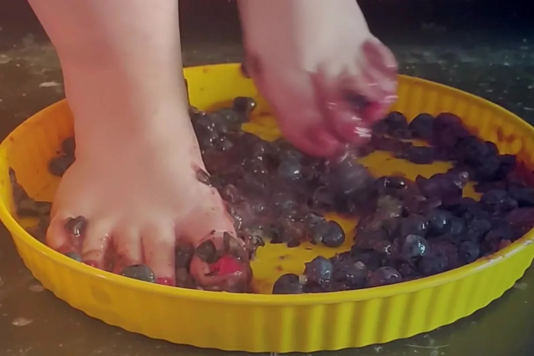Feet Smash - Miss Blackberry