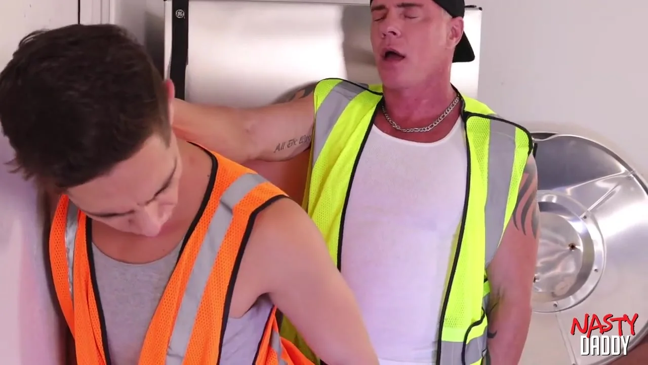 NASTYDADDY Buff Guy Ryan Carter Drops His Load Inside Twink Benvi