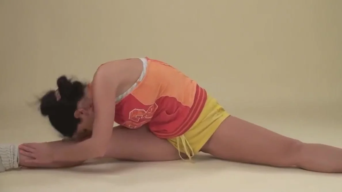 Look At This Big Ass And Tits Flexible Beauty - Polina Barna