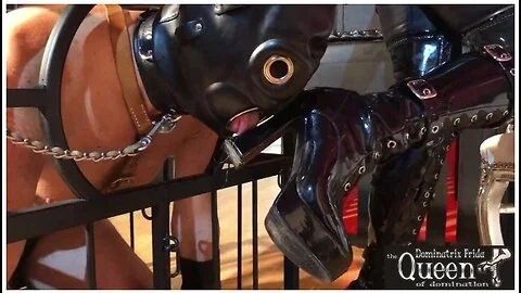 Queen Dominatrix Frida (slave In A Cage)