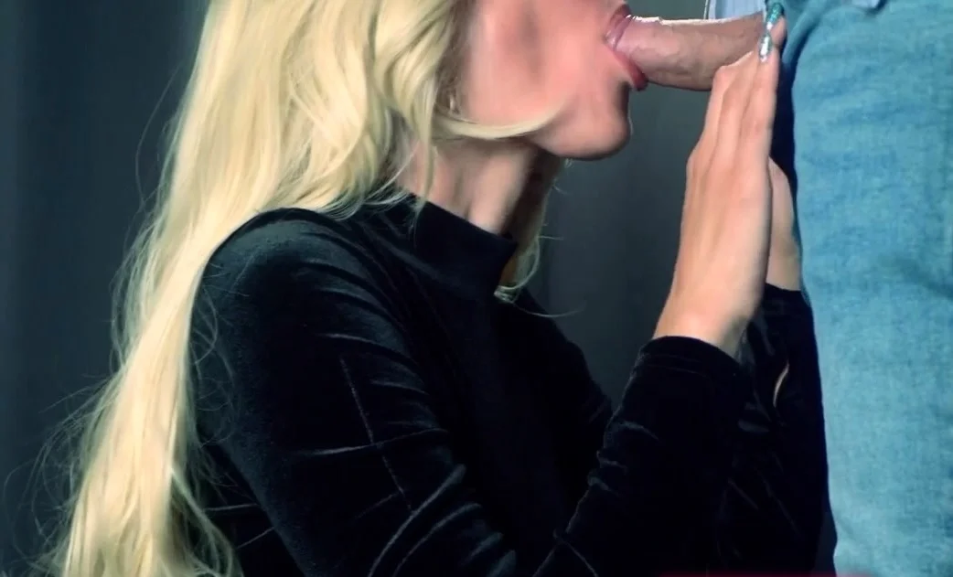 Blonde MILF Loves Facial After Blowjob