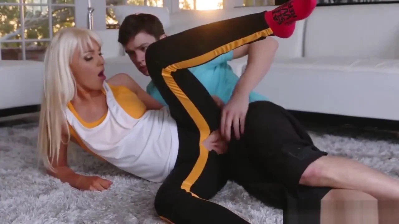 Exclusive teen 18+ Hd Stretching Your Stepmom
