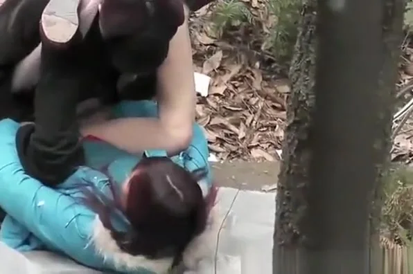 fuck in korean park (3)