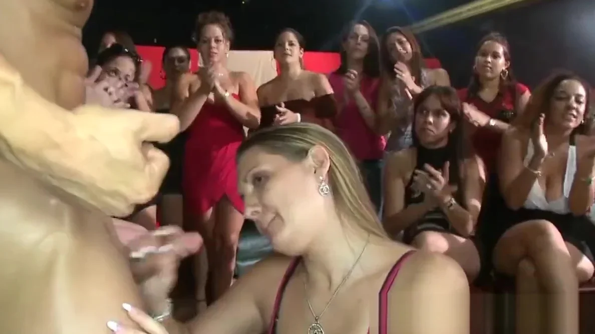 Cock sucking amateurs having a blast at stripper party