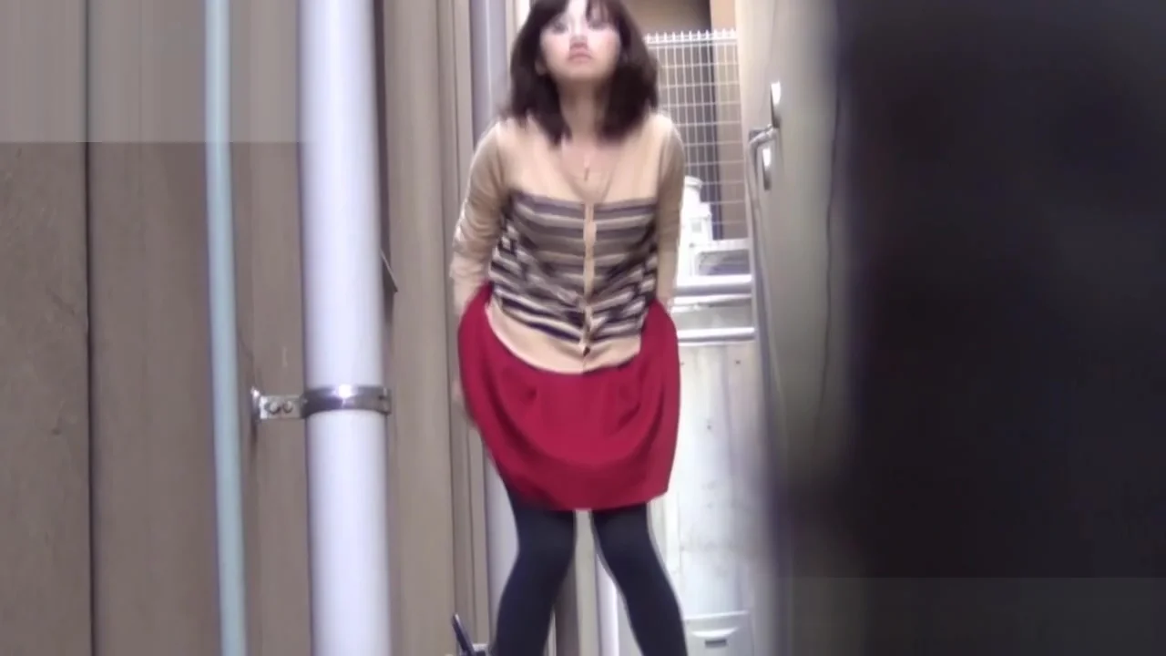 Japanese ho pee streams after outodoor piss