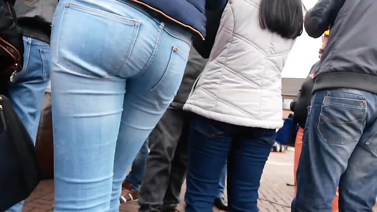 teen 18+'s tight ass in jeans candid