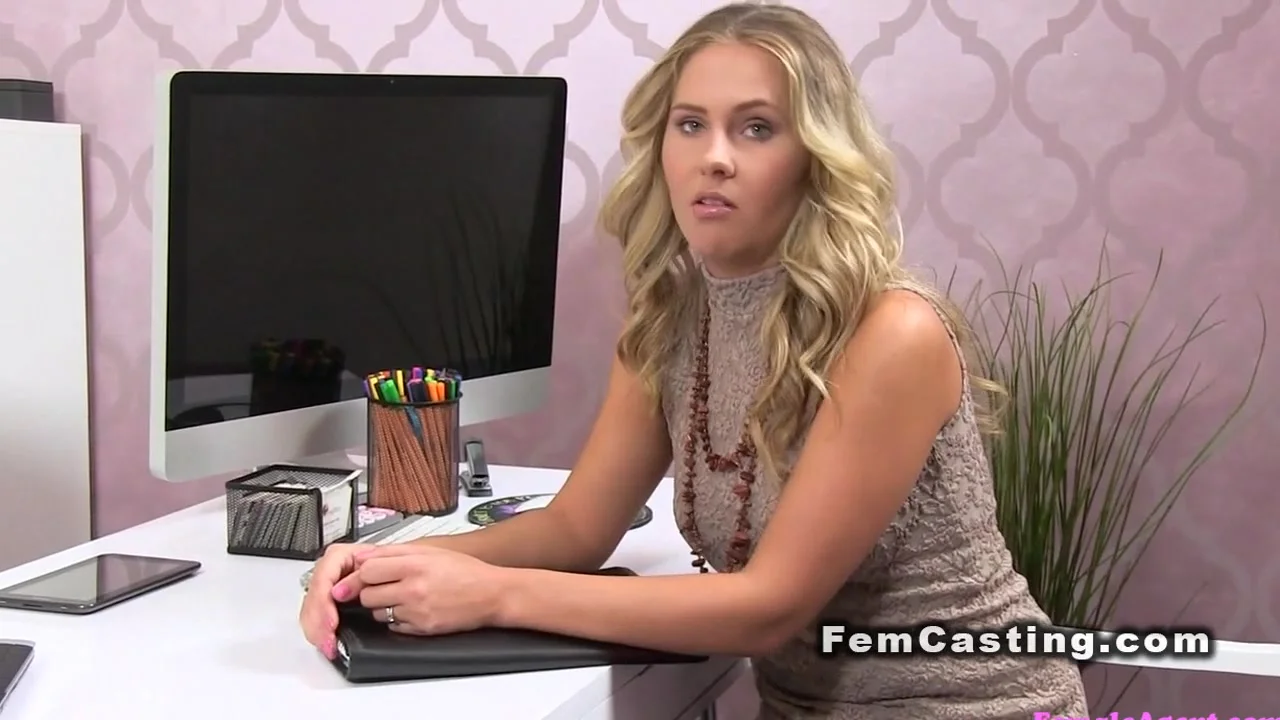 Female agent eats cunt to blonde babe