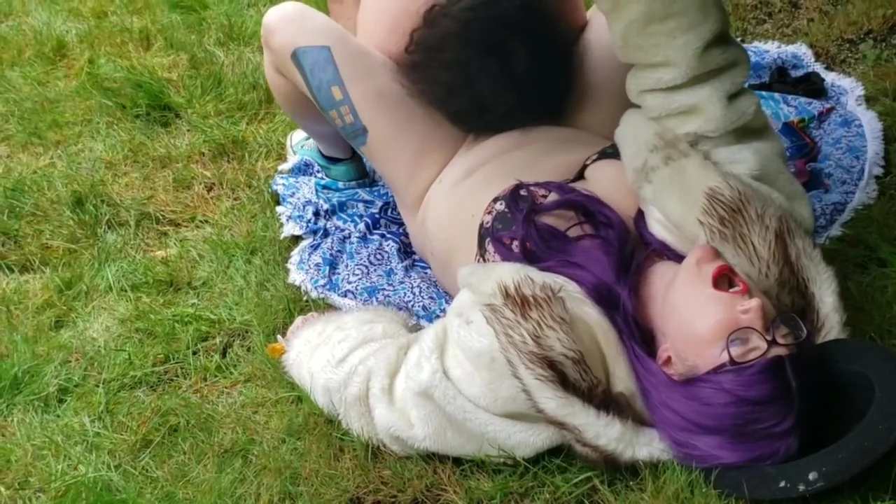 Lollipop Dom takes her Toy Boi outside in the Seattle rain: BONDAGE