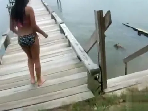 Athletic senorita took a slash on the docks