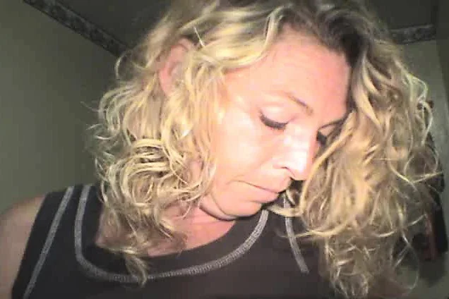 Stacked blonde with a pretty smile Linda gives a deep blowjob in POV