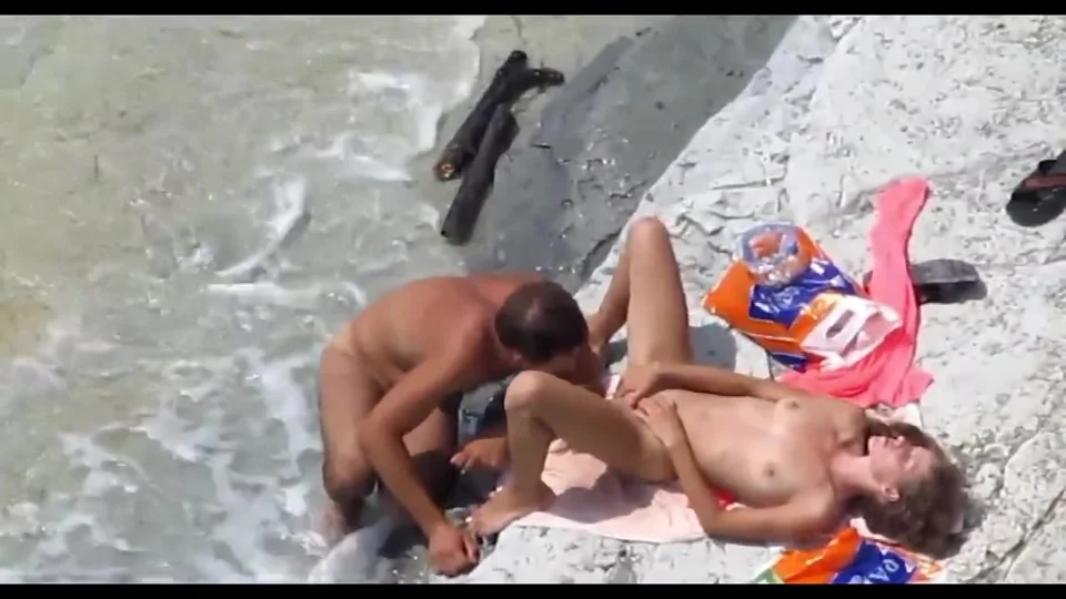 On Public Beach Coitus - Hot Cunnilingus
