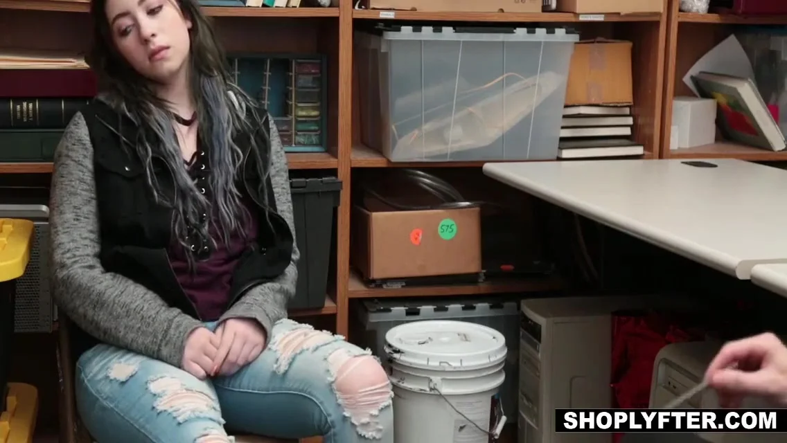 Amilia Onyx - Teen 18+ Stepdaughter Caught Shoplifting By Her Stepdad And Fucked 12 Min