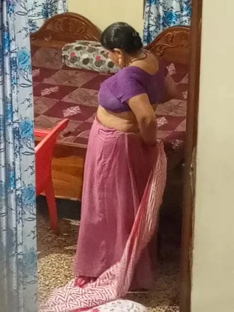 Aunty caught red handed on camera while changing dress.