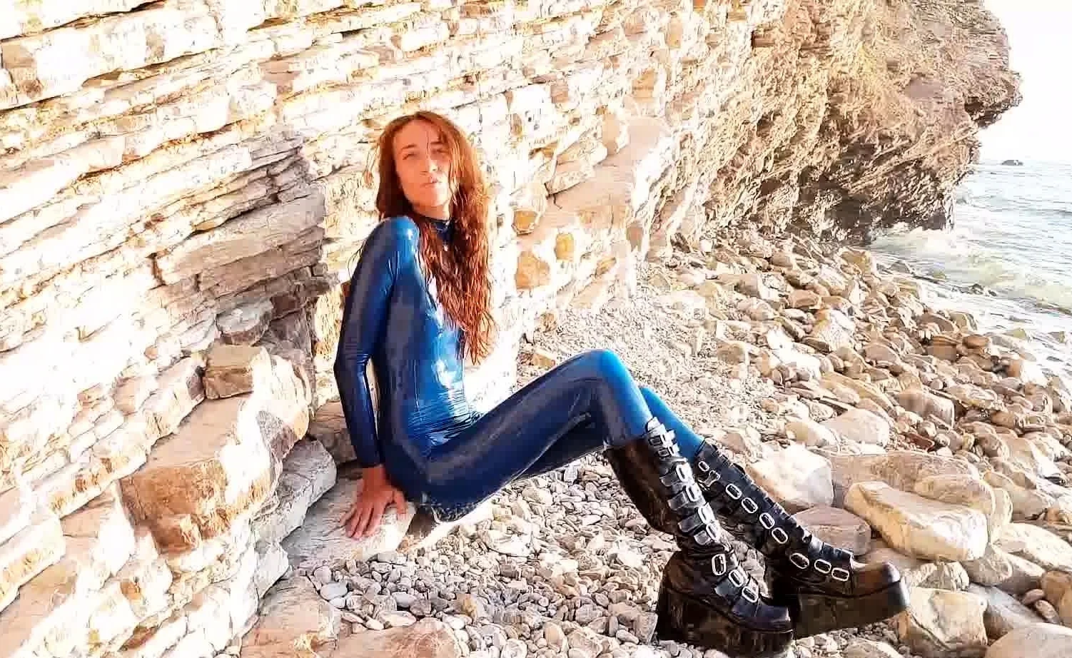 Solo eurobabe masturbating outdoors