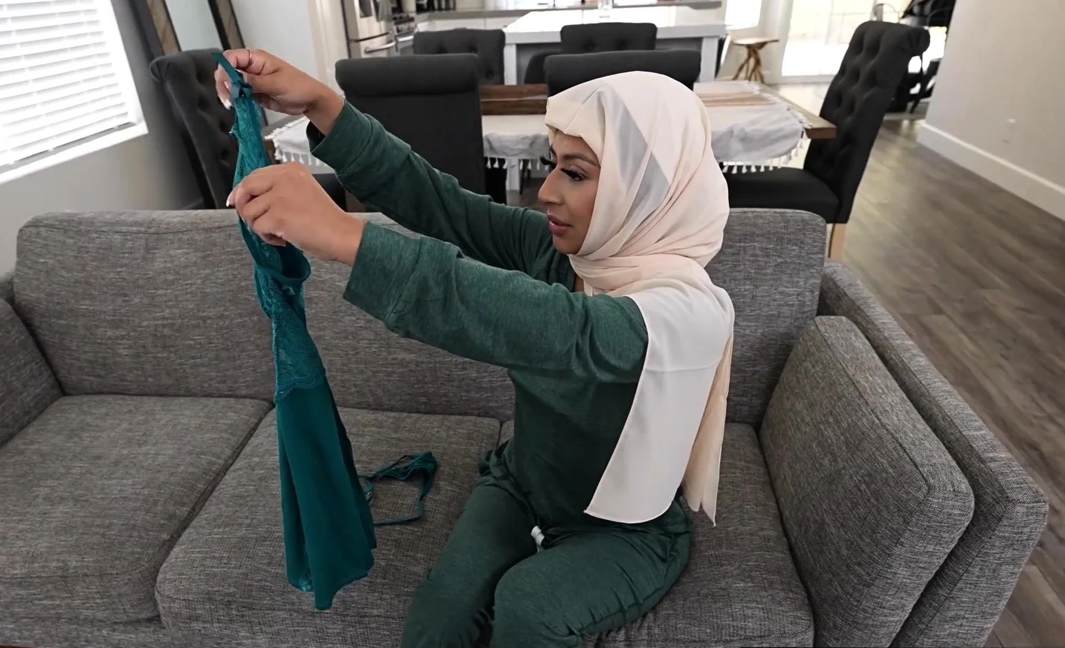 Photographer fucked horny Arab teen