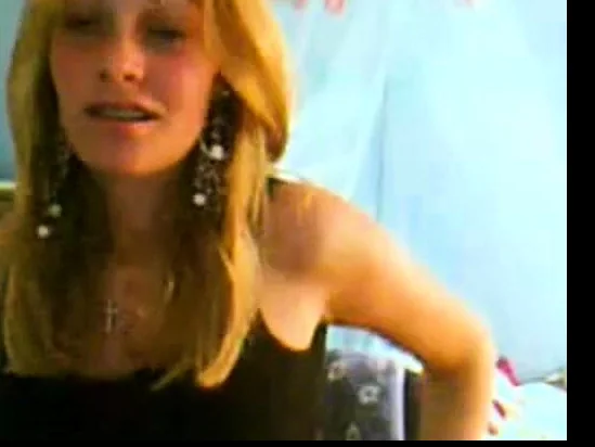 college blond babe shows nice boobs