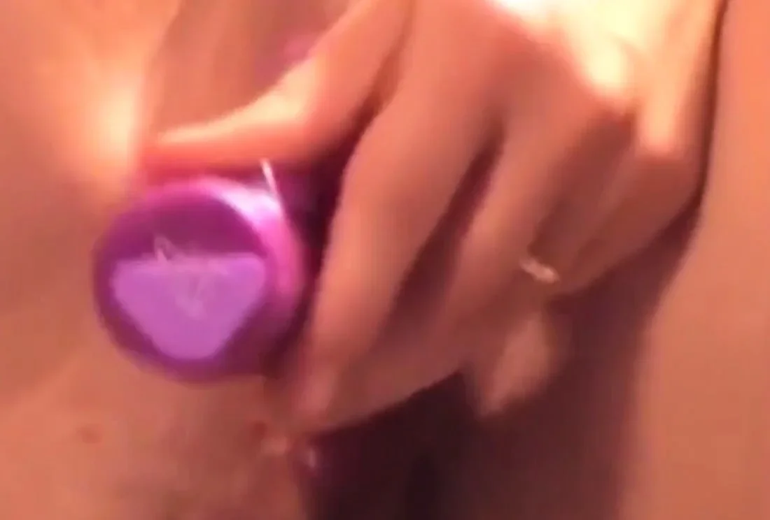 Squirting with a plug in my ass