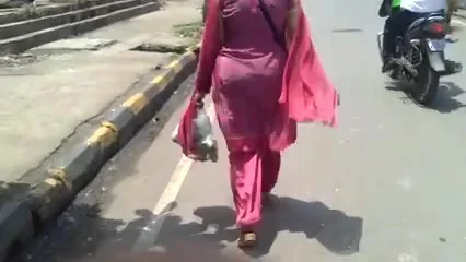 Indian Milf in Pink Salwar Ass