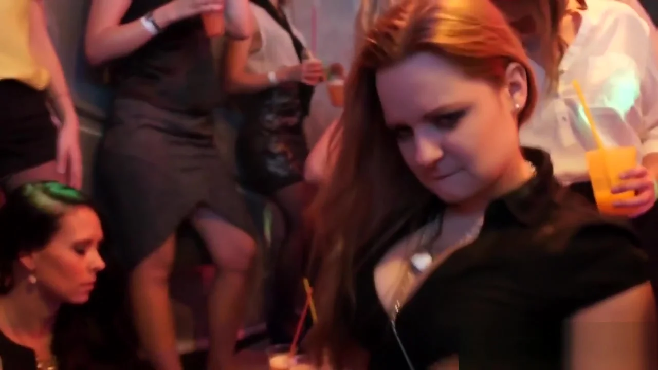 Cfnm whore sucks dicks
