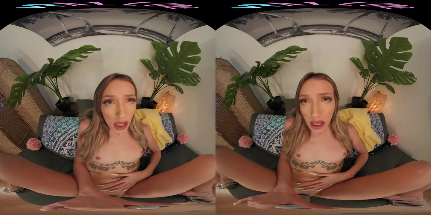 Skinny blonde strips from her bikini and masturbates in VR