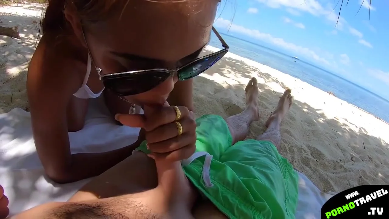 Public Beach Swallowing Cum Quickie Blowjob With Pretty Face