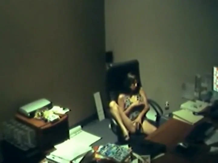 Catching the secretary finger her pussy